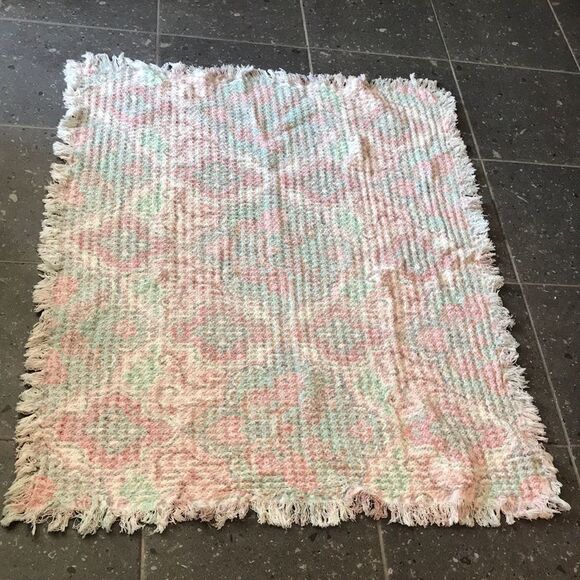 Beautiful Knit baby blanket  - Picture 1 of 11